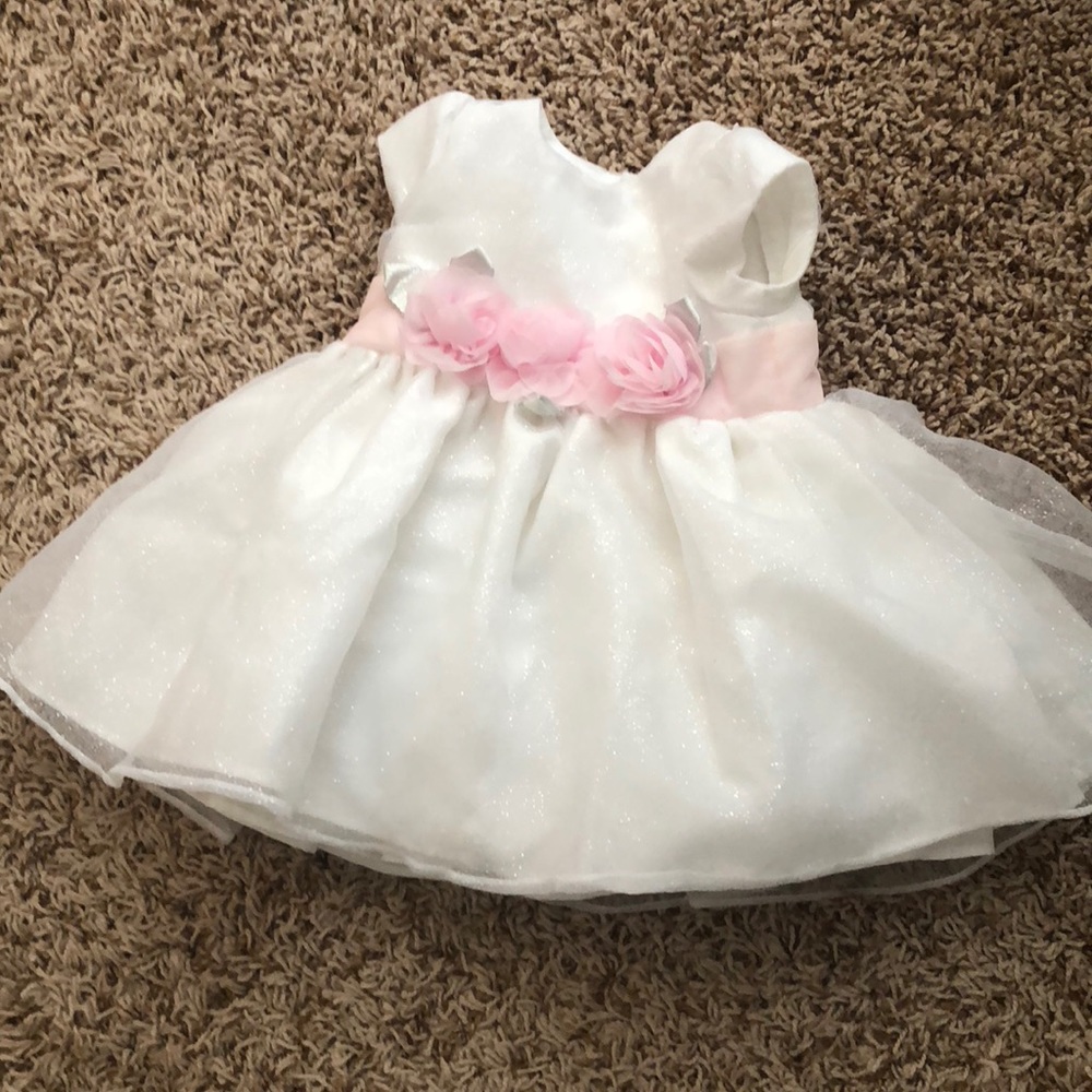 Baby girl formal dress 6 months. Never worn!